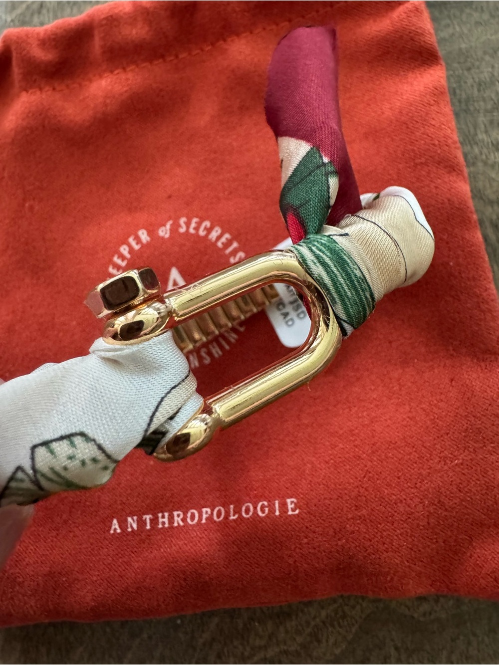 Anthropologie Printed Fabric Bracelet Wine Motif Gold Plated Stretch One Size - Picture 4 of 9